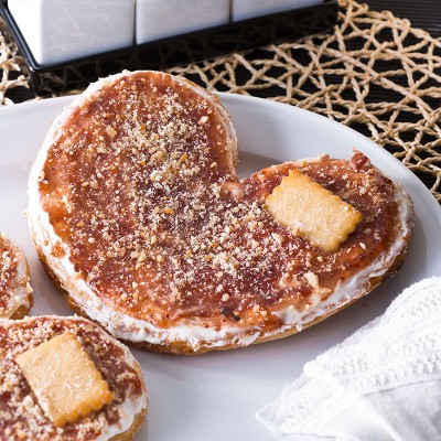 TARTA DE QUESO ENVUELTA EN MERMELADA DE FRESA